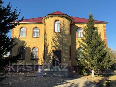 Отдельный дом · 7 комнат · 300 м² · 30 сот., Жакып Акпаев 13 за 1.5 млн 〒 в Астане, Есильский р-н