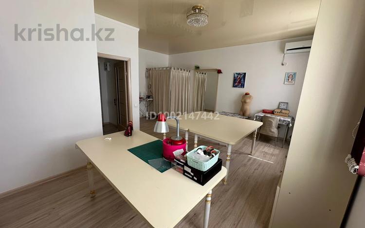1-комнатная квартира · 32.8 м² · 1/3 этаж, мкр Лесхоз-2, 6-ая улица 27/1 — ЖК «Гаухартас» за 12.9 млн ₸ в Атырау — фото 3
