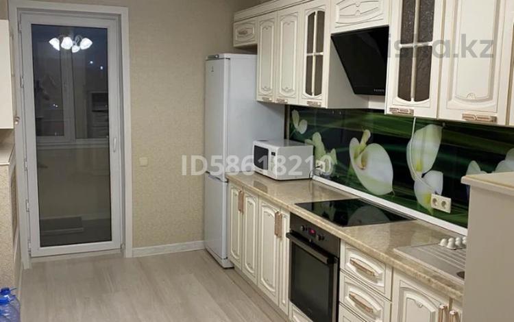 2-бөлмелі пәтер, 70 м², 4/9 қабат ай сайын, Мкр Самал 10, бағасы: 190 000 〒 в Астане, Сарыарка р-н — фото 10