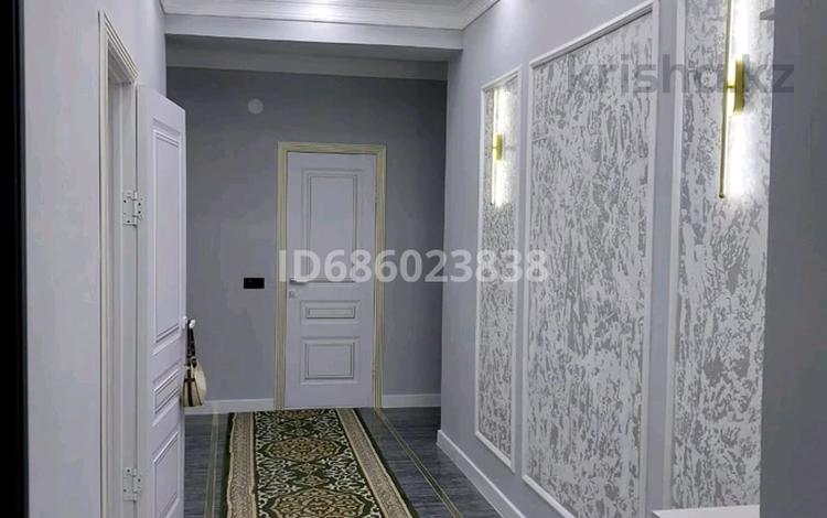 2-комнатная квартира · 70 м² · 9/10 этаж, мкр Нурсая, Абулхайыр хана 51а за 300 000 ₸ в Атырау — фото 2