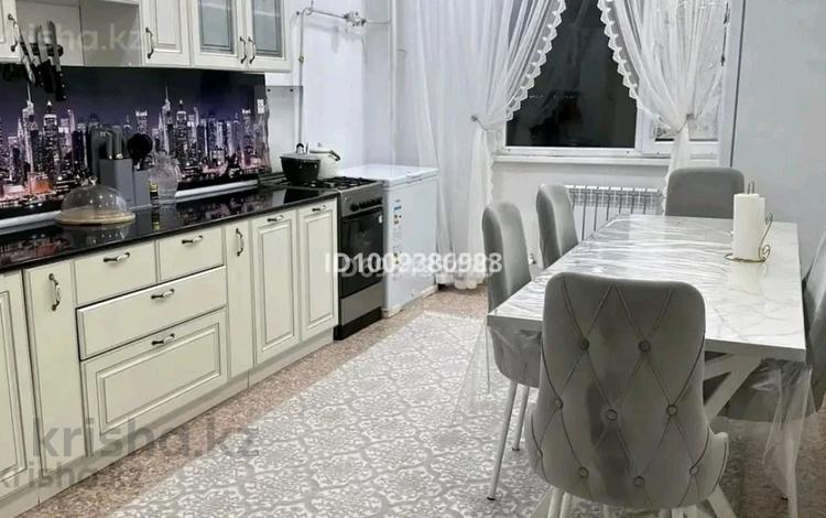 3-бөлмелі пәтер · 90 м² · 10/10 қабат, Курмагазы 198 — Недалеко от вокзала. Анвар т.д рядом., бағасы: 300 000 ₸ в Уральске, мкр Школьник — фото 2