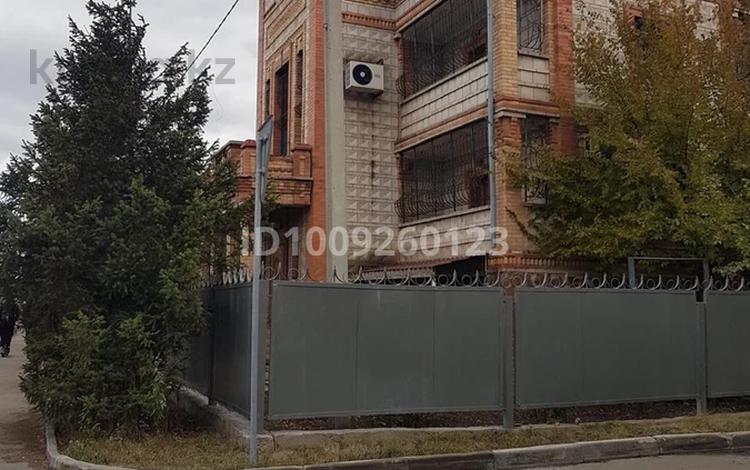 Жеке үй · 6 бөлме · 425 м² · 8 жүзд., М. Алимбаева 13 — Алпамыс, бағасы: 150 млн ₸ в Астане, Алматы р-н — фото 2