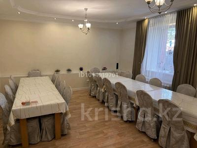 Дом · 6 комнат · 260 м², Жиренколь 56а — Курмангазы за 50 000 ₸ в Астане, р-н Байконур