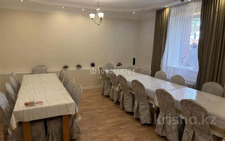 Дом · 6 комнат · 260 м², Жиренколь 56а — Курмангазы за 50 000 ₸ в Астане, р-н Байконур — фото 2