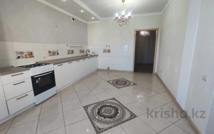2-бөлмелі пәтер · 87.5 м² · 4/5 қабат, Алтын орда ш/а., бағасы: 35 млн ₸ в Актобе, мкр. Алтын орда — фото 2