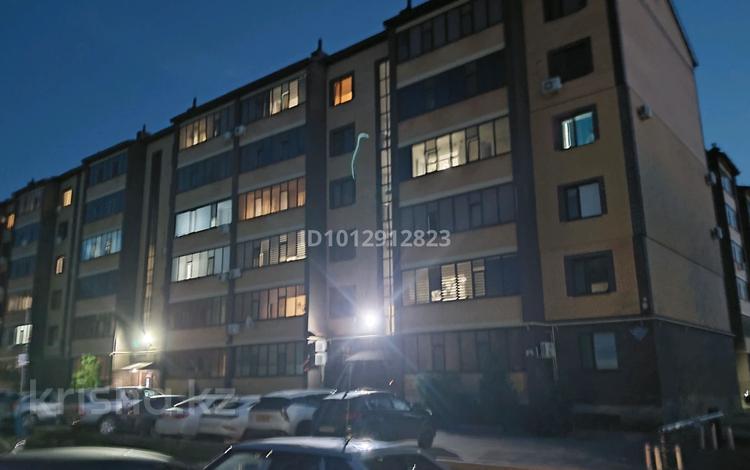 2-бөлмелі пәтер · 61.1 м², мкр Строитель 37/1, бағасы: 30 млн ₸ в Уральске — фото 2