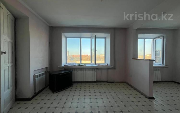 1-комнатная квартира · 31.8 м² · 6/9 этаж, ВАЛИХАНОВА — СКВЕР ПОБЕДЫ за 15.5 млн 〒 в Семее — фото 3