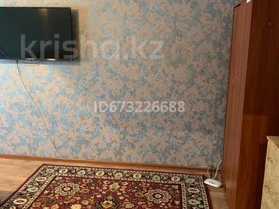 1-комнатная квартира · 33 м² · 1/5 этаж, 4 мкр — Абулхаирхана за 8 000 ₸ в Уральске