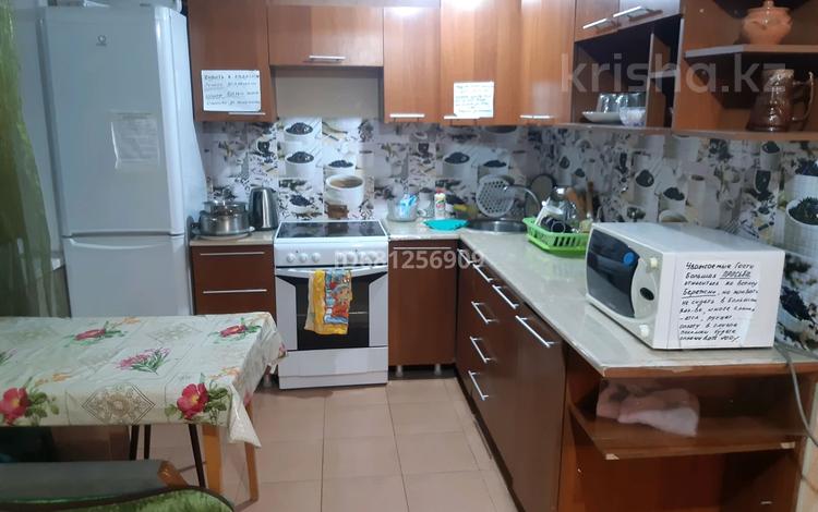 2-комнатная квартира · 60 м² · 1/5 этаж, Назарбаева 55/1 за 13 000 ₸ в Усть-Каменогорске, Ульбинский — фото 3