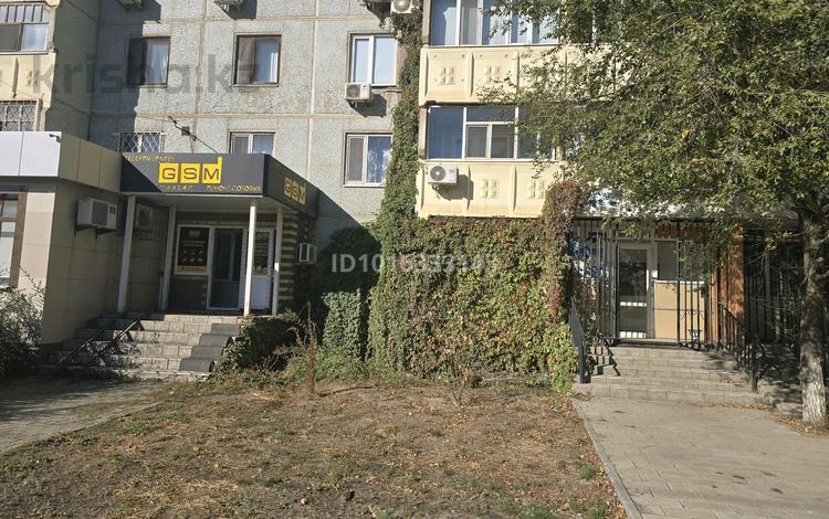 Еркін, кеңселер, дүкендер мен бутиктер, қоймалар, сұлулық салондары, медорталықтар мен дәріханалар, білім орталықтары, кабинеттер және жұмыс орындары, студиялар · 70 м², бағасы: 300 000 ₸ в Актобе, мкр 11 — фото 2