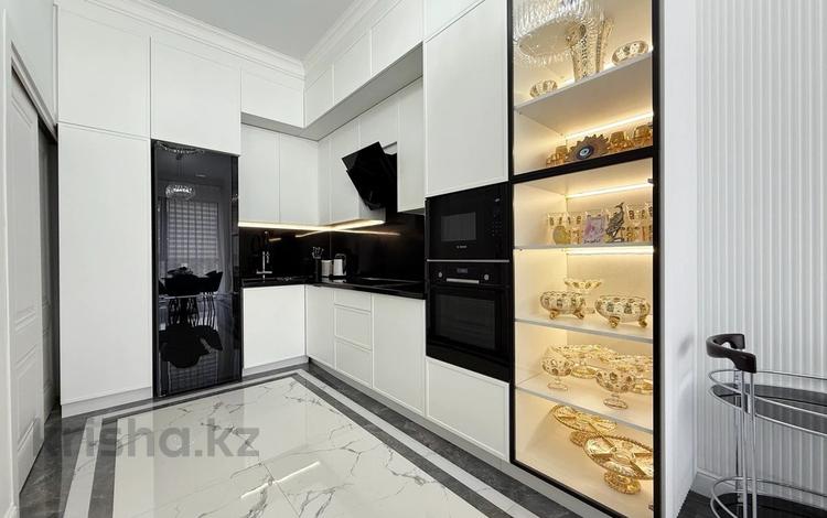 3-комнатная квартира · 140 м² · 5/5 этаж, мкр Ерменсай, Ушкемпирова 42 за 170 млн ₸ в Алматы, Бостандыкский р-н — фото 2