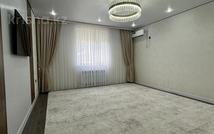 2-комнатная квартира, 75 м², 5/6 этаж, 35-мкр, 35 мкр. 14