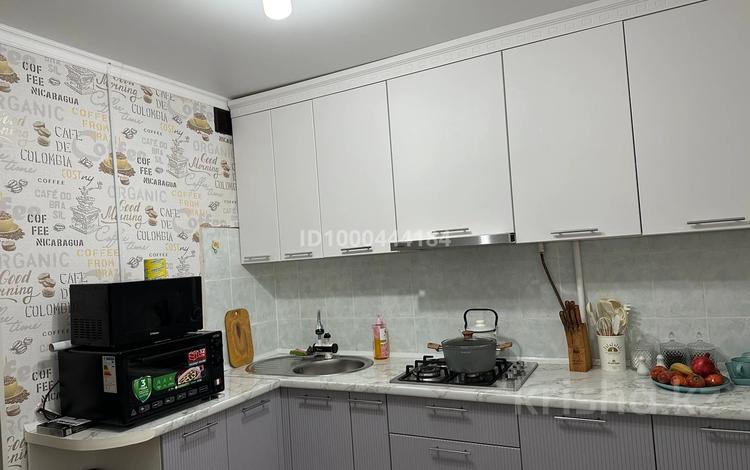 2-комнатная квартира · 56 м² · 2/5 этаж, 2мик кв 4 2дом за 8 млн ₸ в Алге — фото 2