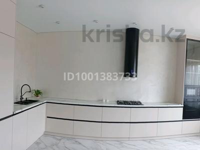 Отдельный дом · 5 комнат · 214 м² · 12.8 сот., Жайсан 35 за 90 млн 〒 в Петропавловске