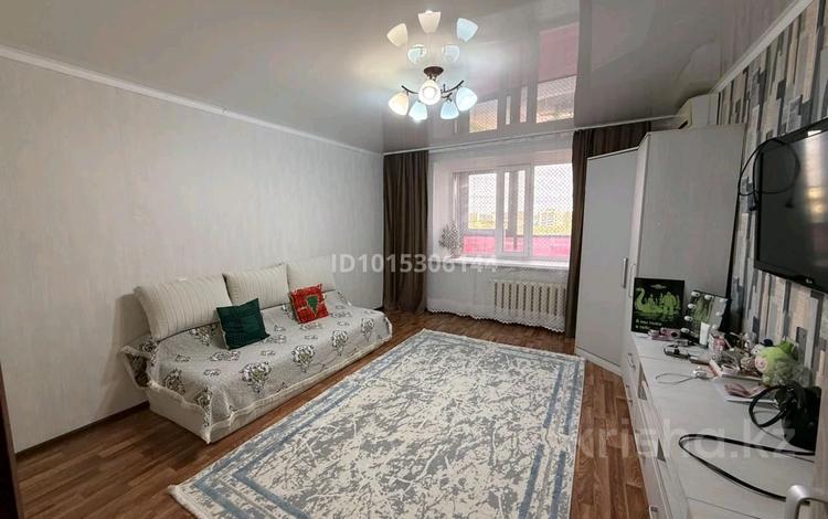 1-комнатная квартира · 37.4 м² · 7/9 этаж, мкр Юго-Восток, мкр Юго-Восток, Карбышева 4 за 14.8 млн ₸ в Караганде, Казыбек би р-н — фото 2