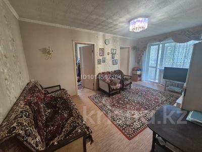 4-комнатная квартира · 61 м² · 4/5 этаж, 6й микрорайон, Ержанова 26 за 21 млн ₸ в Караганде, Казыбек би р-н