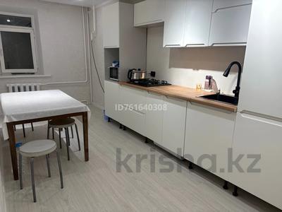 4-комнатная квартира · 80 м² · 1/5 этаж, Абу Бакир Кердери — Лев Толстой за 28.5 млн ₸ в Уральске, мкр Школьник