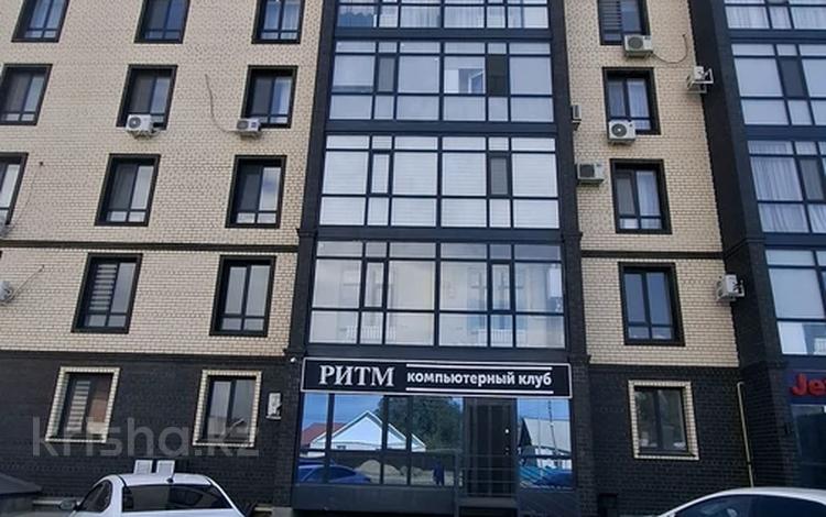 2-бөлмелі пәтер · 90.6 м² · 9/9 қабат, Самал 72/4 — 10 мкр ж/к Байтерек, бағасы: 28 млн ₸ в Уральске — фото 2