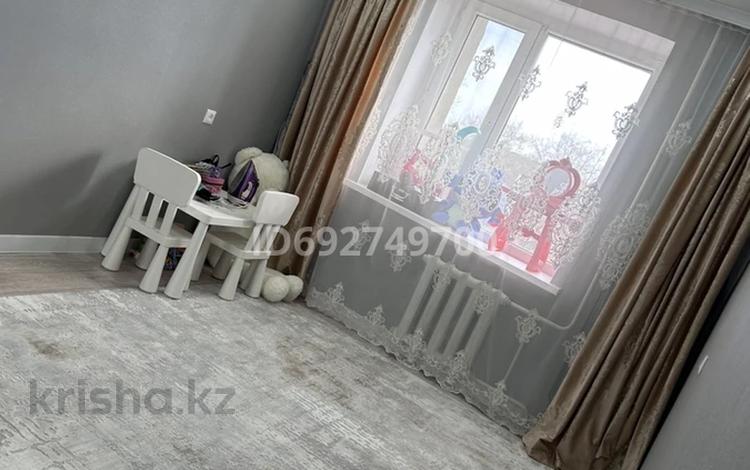 2-комнатная квартира, 52 м², 4/5 этаж, курмангалиева за 17.5 млн 〒 в Уральске — фото 2