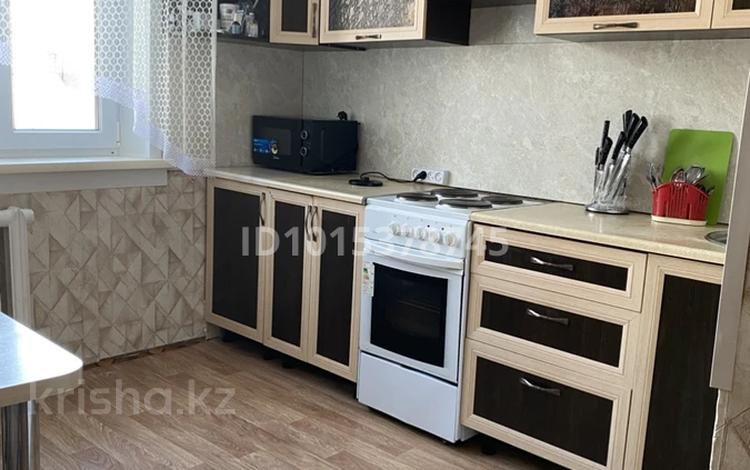 4-комнатная квартира · 85 м² · 3/6 этаж, Октябрьская 10 за 15 млн ₸ в Аксу — фото 2