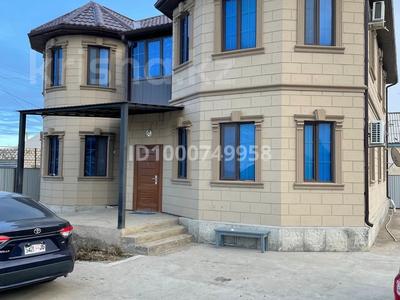 Отдельный дом · 6 комнат · 240 м², Кемешілер 11а — Сатыбалдиева за 1.2 млн 〒 в Атырау
