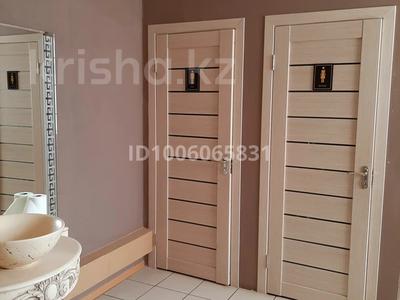 Свободное назначение, офисы, магазины и бутики, общепит, салоны красоты, медцентры и аптеки, студии · 250 м² за 600 000 〒 в Костанае