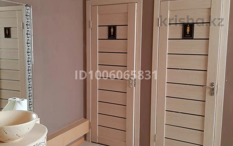 Свободное назначение, офисы, магазины и бутики, общепит, салоны красоты, медцентры и аптеки, студии · 250 м² за 600 000 〒 в Костанае — фото 2