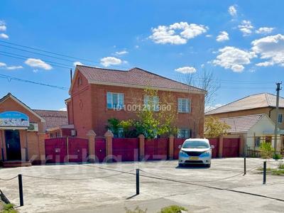 Отдельный дом · 7 комнат · 300 м² · 10 сот., мкр Мясокомбинат, Абрахманова 1-ул. — Сзади рынока Дина за 150 млн 〒 в Атырау