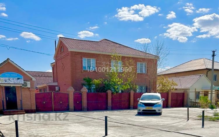 Отдельный дом · 7 комнат · 300 м² · 10 сот., мкр Мясокомбинат, Абрахманова 1-ул. — Сзади рынока Дина за 150 млн 〒 в Атырау — фото 2