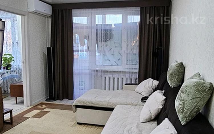 4-комнатная квартира · 63 м² · 5/5 этаж, пр.Абая 106 за 20 млн ₸ в Уральске — фото 2