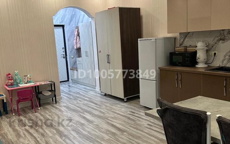 2-комнатная квартира · 77 м² · 3/3 этаж, мкр Карасу, Центральная 165а за 275 000 ₸ в Алматы, Алатауский р-н — фото 2