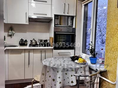 3-бөлмелі пәтер · 65 м² · 2/5 қабат, мкр Орбита-1 17 — улица Біржана, перпендикулярно Муставина и Навои, бағасы: 40 млн ₸ в Алматы, Бостандыкский р-н