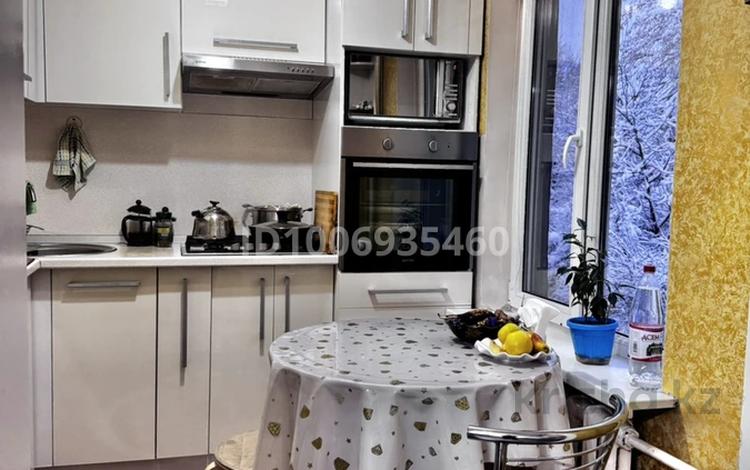 3-комнатная квартира · 65 м² · 2/5 этаж, мкр Орбита-1 17 — улица Біржана, перпендикулярно Муставина и Навои за 40 млн ₸ в Алматы, Бостандыкский р-н — фото 2
