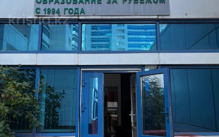 Свободное назначение, офисы, магазины и бутики, медцентры и аптеки, образование · 43 м² за 55 млн ₸ в Астане, Есильский р-н — фото 2