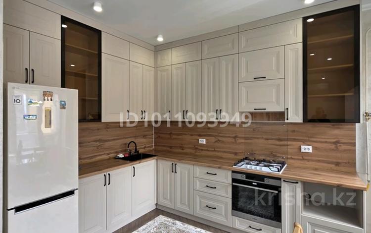 3-бөлмелі пәтер · 100 м² · 3/8 қабат, 4 ш/а 33 — 4 микрорайон, бағасы: 44 млн ₸ в Уральске, мкр 4 — фото 2