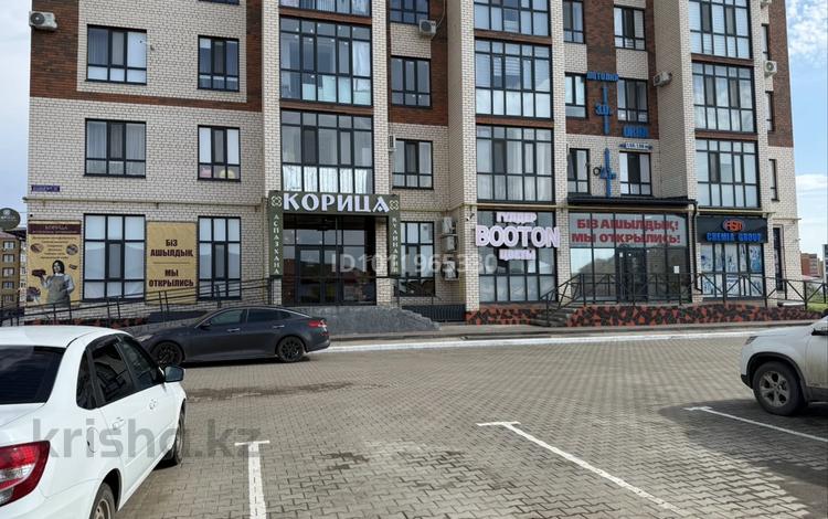 Магазины и бутики, склады, салоны красоты, фитнес и спорт, медцентры и аптеки, образование, развлечения, кабинеты и рабочие места, студии · 86 м² за 490 000 ₸ в Уральске — фото 3