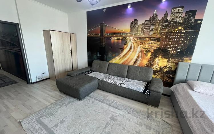 1-бөлмелі пәтер · 55 м² · 15/20 қабат, Брусиловского 163, бағасы: 38 млн ₸ в Алматы, Алмалинский р-н — фото 2
