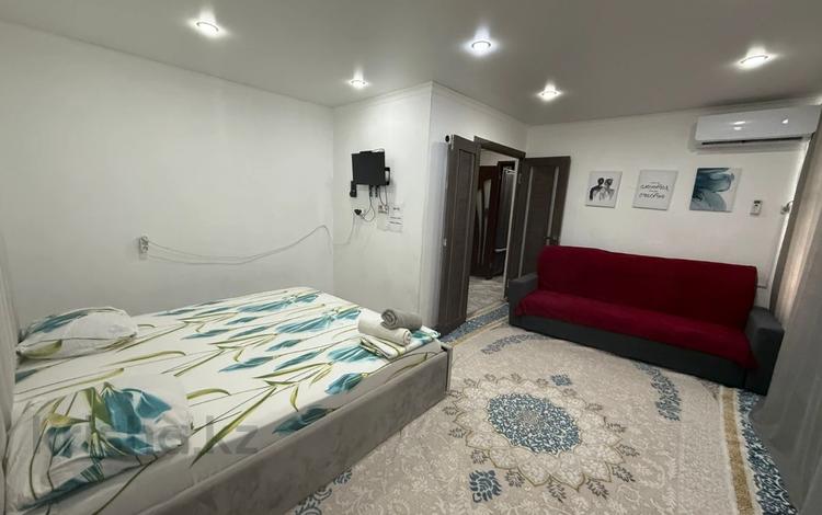 1-комнатная квартира · 35 м² · 1/8 этаж, КУРМАНГАЗЫ 210/1 — КВАРТИРА В ХОРОШЕМ РАЙОНЕ за 13.5 млн 〒 в Уральске — фото 2