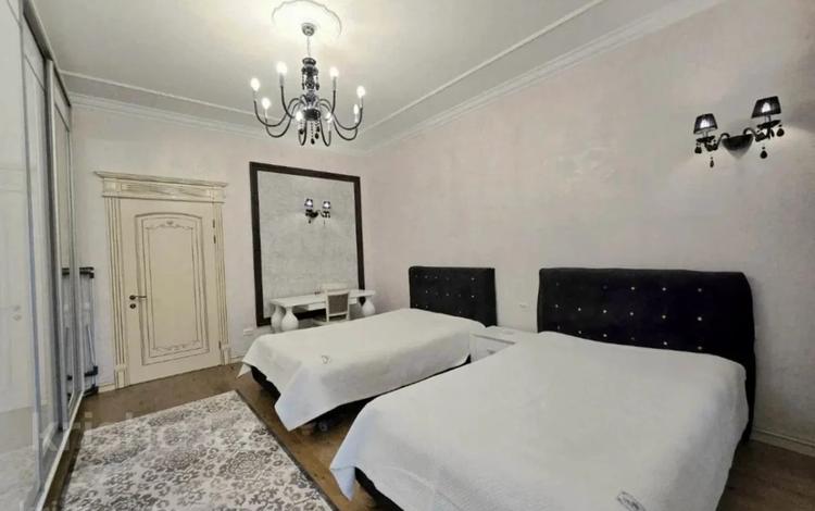 4-бөлмелі пәтер · 180 м², Омарова, бағасы: 170 млн ₸ в Алматы, Медеуский р-н — фото 2