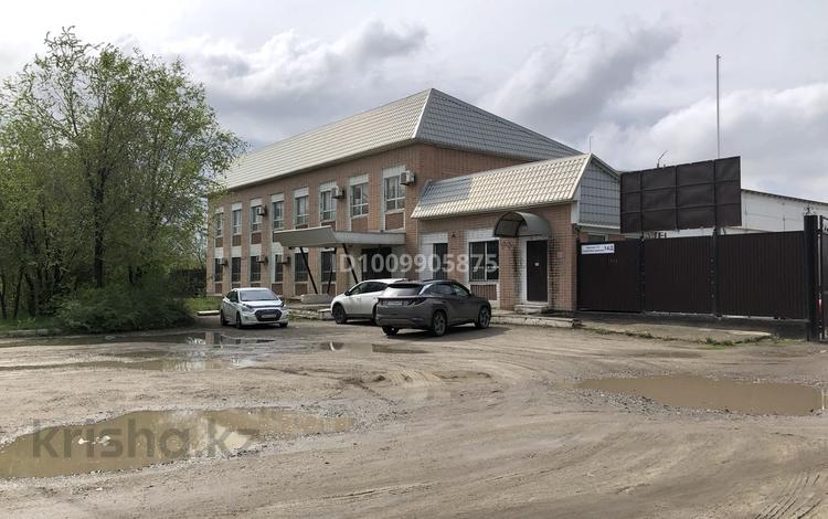 Офисы · 200 м² за 360 000 ₸ в Актобе, мкр Жилгородок — фото 29
