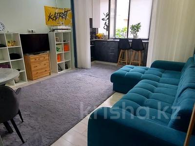 2-бөлмелі пәтер · 46.6 м² · 1/4 қабат, Ақсай-5 ш/а., Мкр Аксай, Б. Момышулы 25, бағасы: 40.5 млн ₸ в Алматы, Ауэзовский р-н