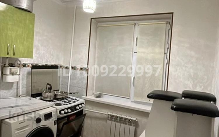 1-комнатная квартира · 35 м² · 1/5 этаж, мкр Каратау 8 за 9.7 млн 〒 в Таразе — фото 2