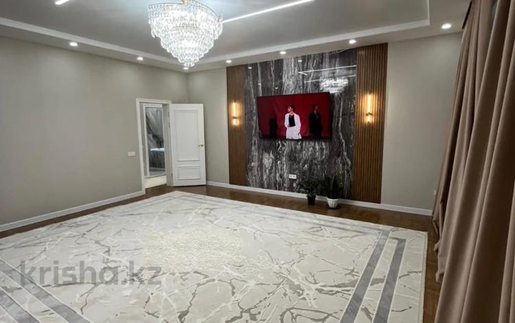3-комнатная квартира · 101 м² · 5/16 этаж, 17-й мкр 54 за 45.5 млн ₸ в Актау — фото 2