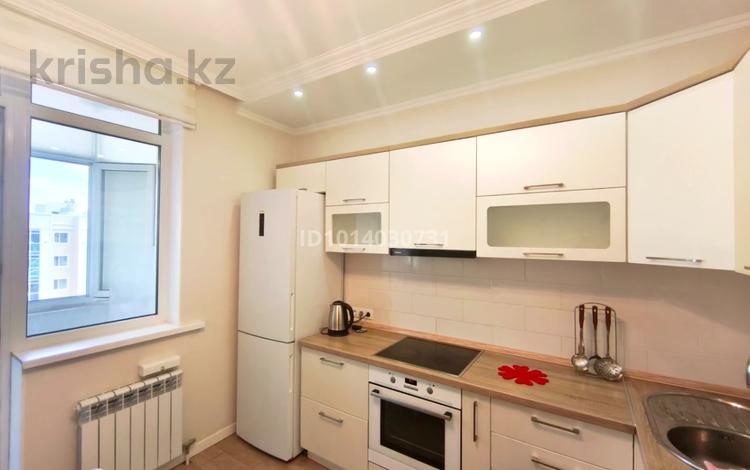 3-комнатная квартира · 72 м², Улы Дала 65/2 за 350 000 ₸ в Астане, Есильский р-н — фото 4