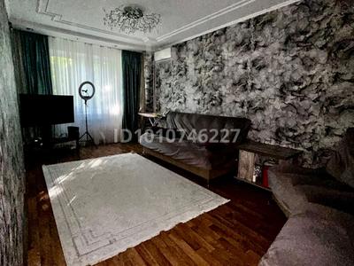 2-бөлмелі пәтер · 53 м² · 2/5 қабат, 4 ш/а, бағасы: 21 млн ₸ в Уральске, мкр 4