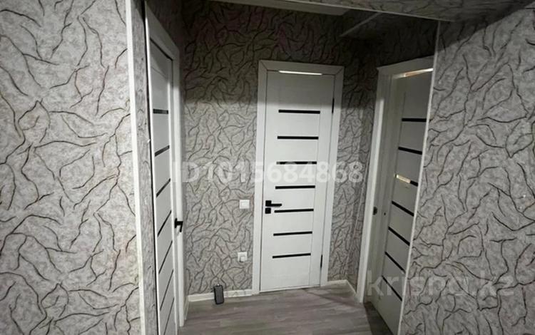 2-комнатная квартира · 52 м² · 8/9 этаж, мкр Аксай-3Б 2 за 250 000 ₸ в Алматы, Ауэзовский р-н — фото 2