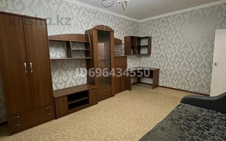 1-комнатная квартира, 40 м², 1/5 этаж, мкр Аксай-5 55