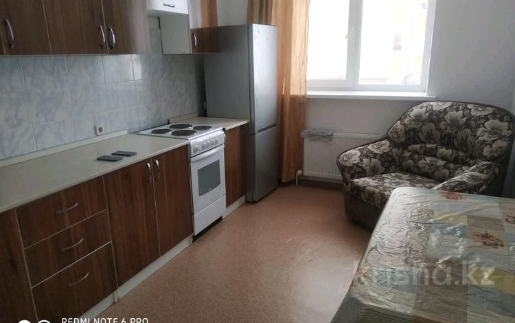 1-комнатная квартира, 40 м², 3/4 этаж помесячно, Е496 за 120 000 〒 в Астане, Есильский р-н — фото 8