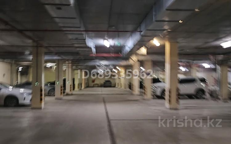 Паркинг • 18 м² • Аль фараби 29 за 1.7 млн 〒 в Астане, Есильский р-н — фото 2