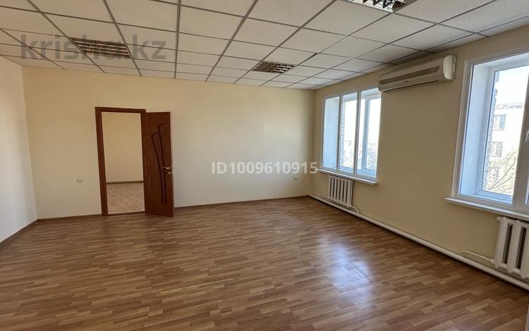 Свободное назначение, офисы, медцентры и аптеки, образование · 400 м² за 80 млн ₸ в Актобе, Новый город — фото 27